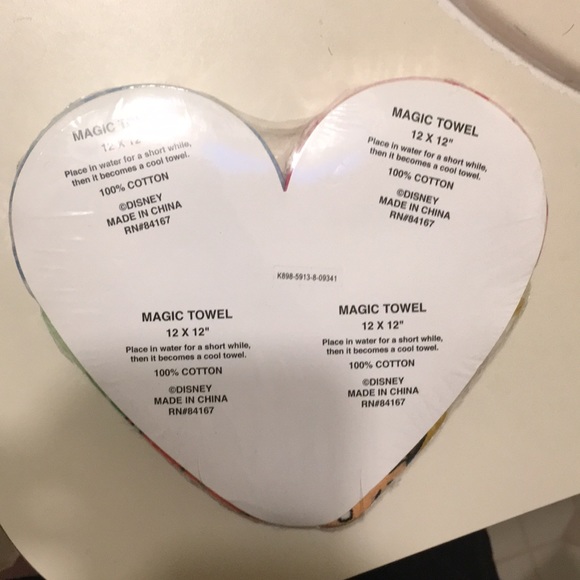 DISNEY - 4 PRINCESS TOWELS - Picture 2 of 2